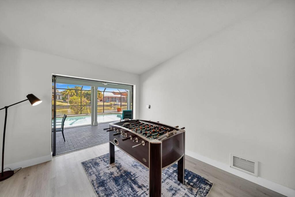 Luxury Waterfront Haven In Cape Coral - Dog-Friendly Escape With Private Pool Villa Eksteriør billede