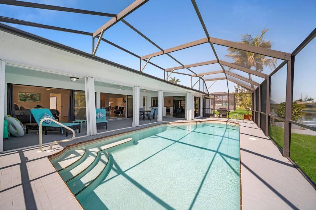 Luxury Waterfront Haven In Cape Coral - Dog-Friendly Escape With Private Pool Villa Eksteriør billede