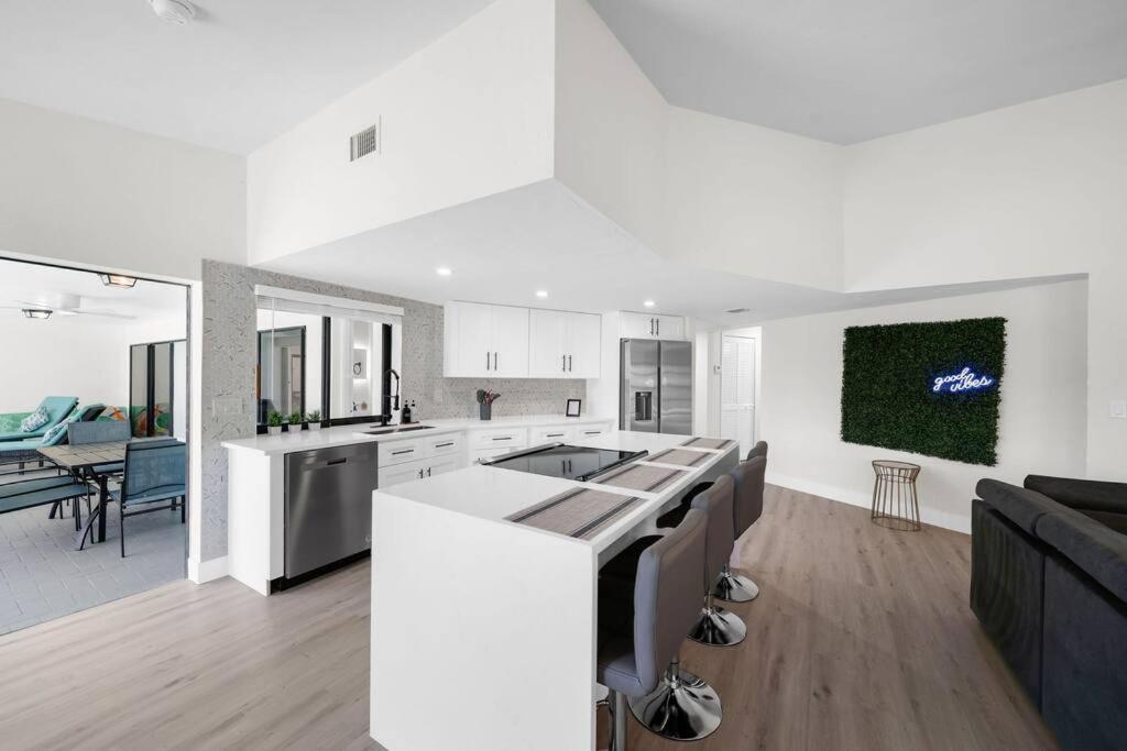 Luxury Waterfront Haven In Cape Coral - Dog-Friendly Escape With Private Pool Villa Eksteriør billede