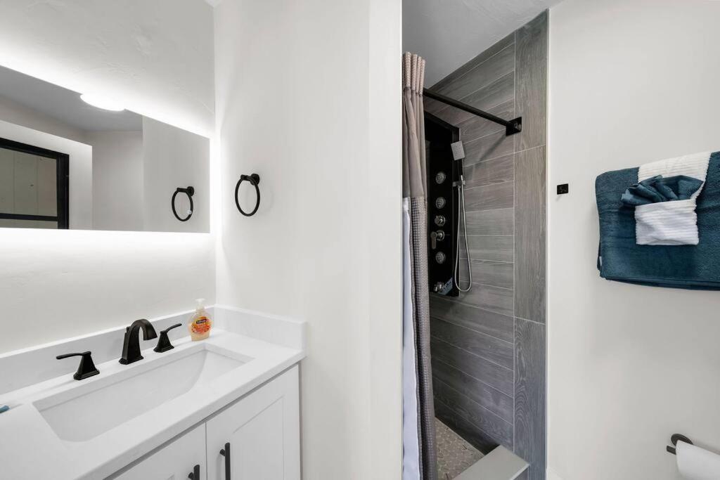 Luxury Waterfront Haven In Cape Coral - Dog-Friendly Escape With Private Pool Villa Eksteriør billede