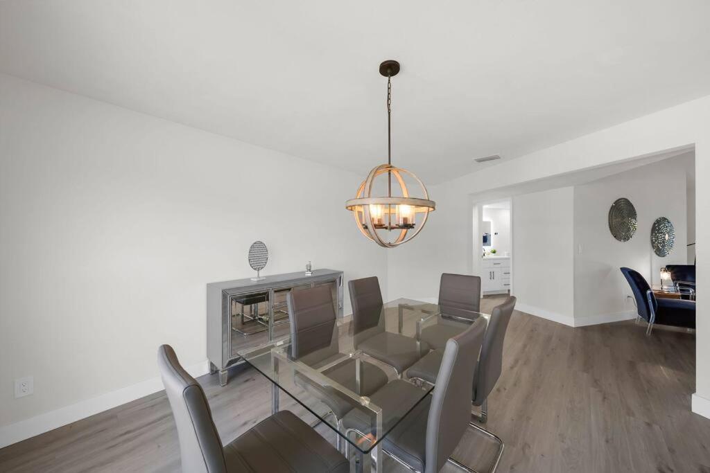 Luxury Waterfront Haven In Cape Coral - Dog-Friendly Escape With Private Pool Villa Eksteriør billede
