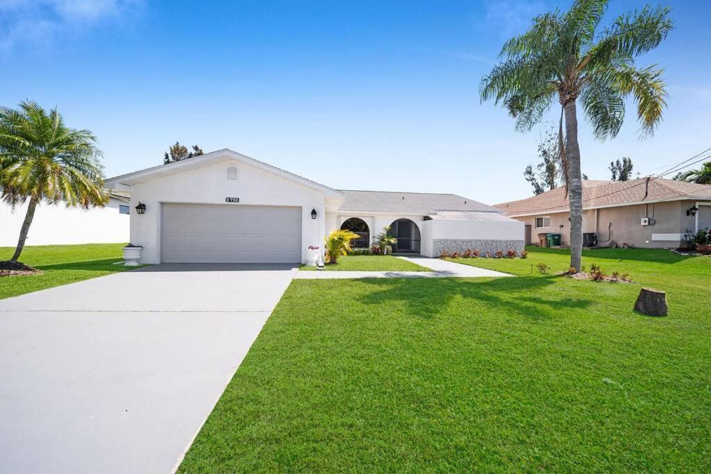 Luxury Waterfront Haven In Cape Coral - Dog-Friendly Escape With Private Pool Villa Eksteriør billede