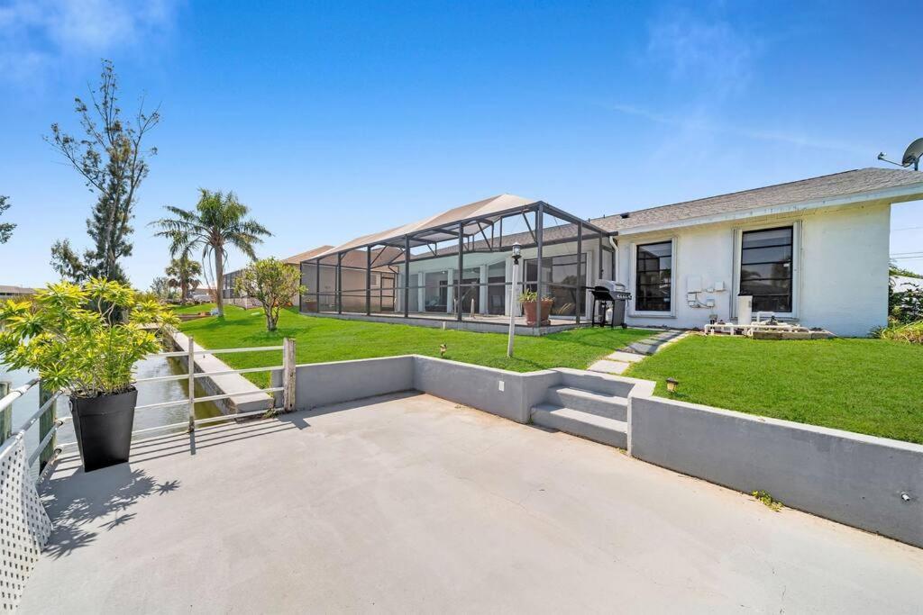 Luxury Waterfront Haven In Cape Coral - Dog-Friendly Escape With Private Pool Villa Eksteriør billede